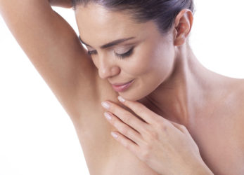 Hair-removal-with-armpit-wax